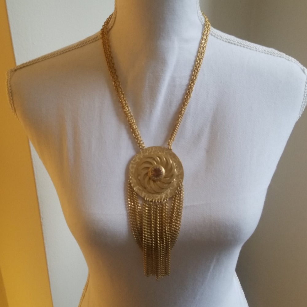 Vintage Gold Tones Pendant Statement Necklace!